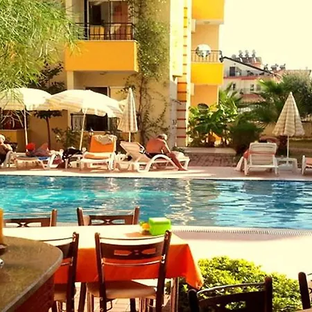Otel Summer Rose Side