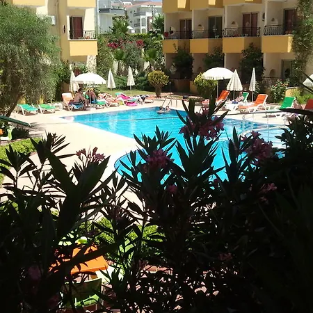 Otel Summer Rose Side
