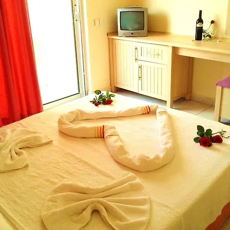 Summer Rose Otel Side